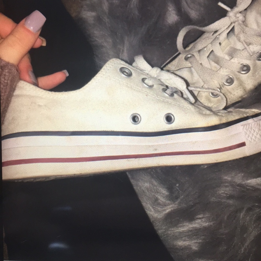 TRADING white converse😍😍